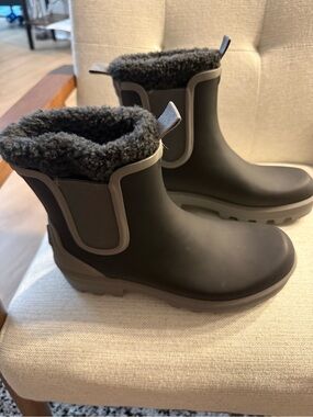 NWOT Cougar Ignite Waterproof Boots Black Charcoal Winter Rain Size 8